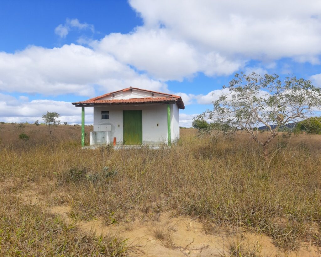 Casa sede em fazendo com terreno plano, nas Porteiras em Piatã, Chapada Diamantina
