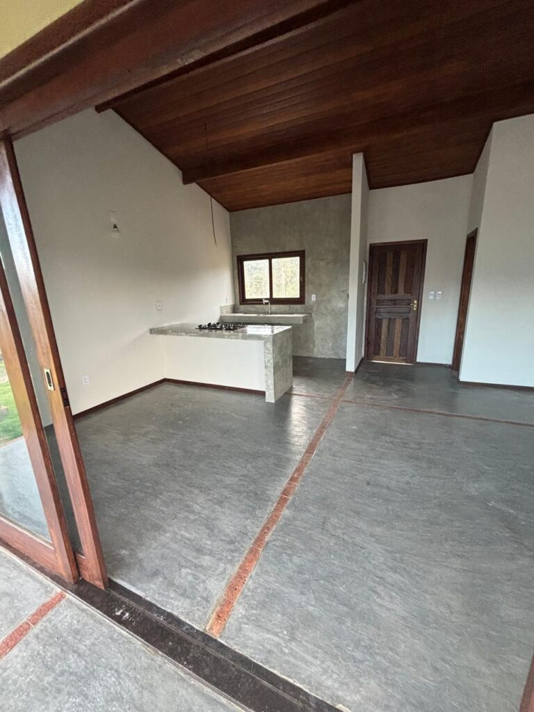 Sala e cozinha em casas alto padrão no Vale do Capão com vista panoramica