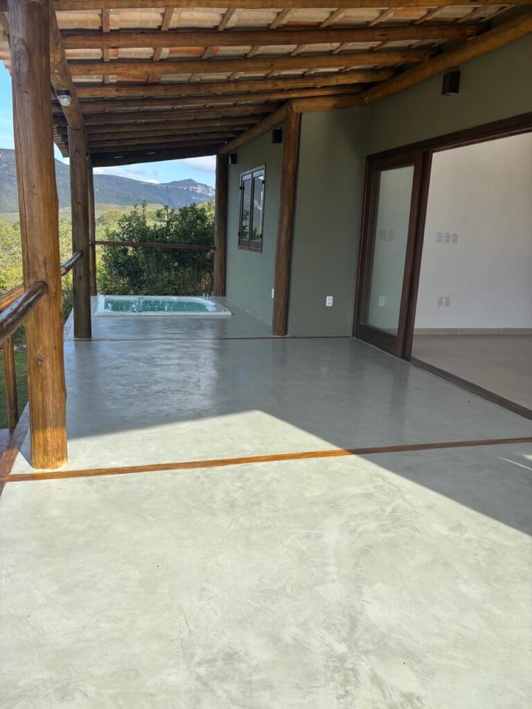 Hidromassagem e varanda em casas alto padrão no Vale do Capão com vista panoramica