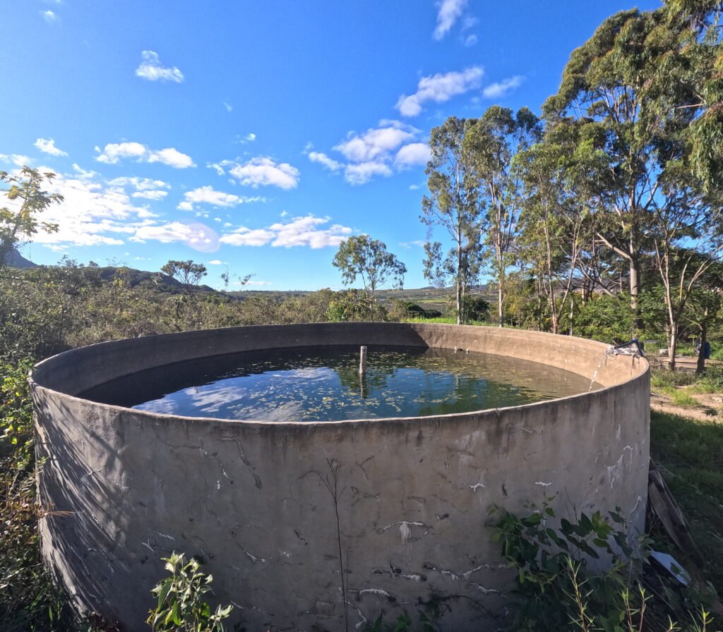 Poço artesiano com energia solar em sítio em Piatã na Chapada Diamantina