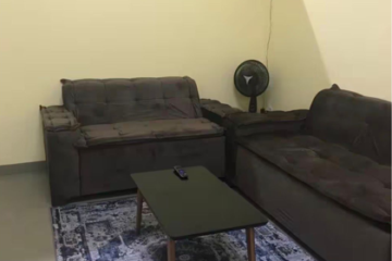 Sofás e móveis em sala de imóvel comercial e residencial localizado no centro histórico de Lençois Chapada Diamantina