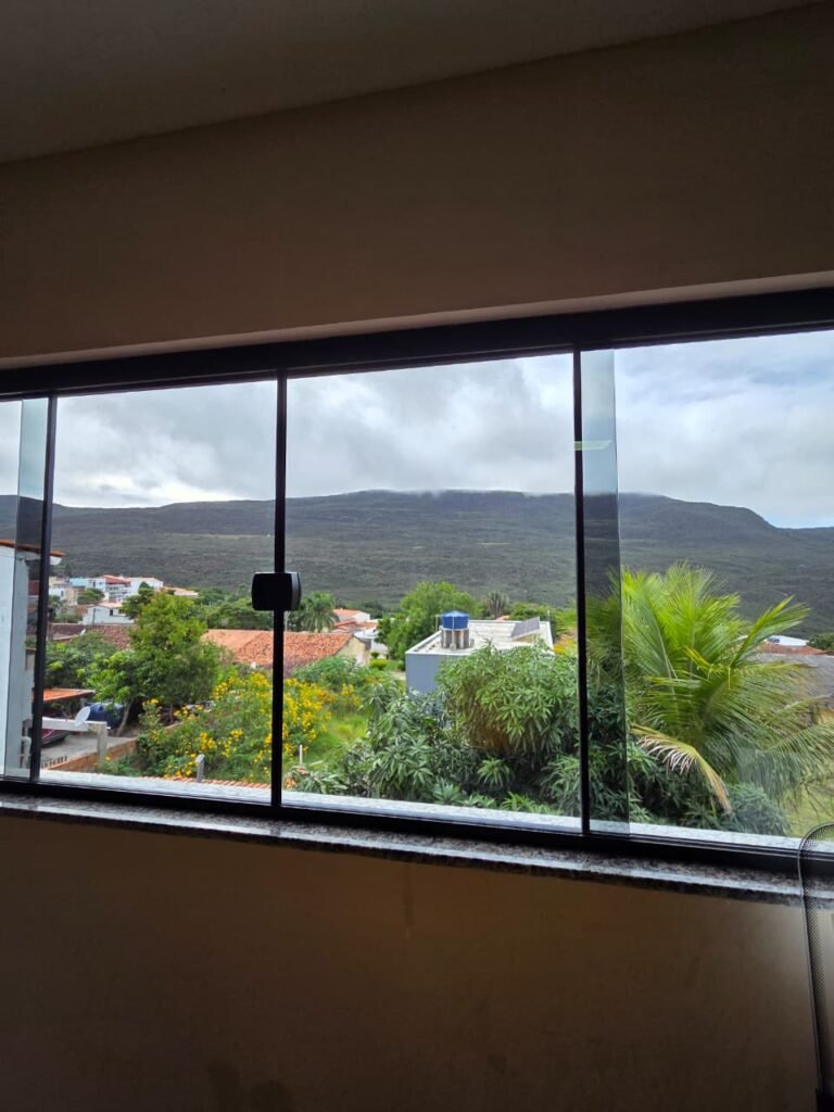 Vista para serra da Santana de casa para aluguel em Piatã na Chapada Diamantina
