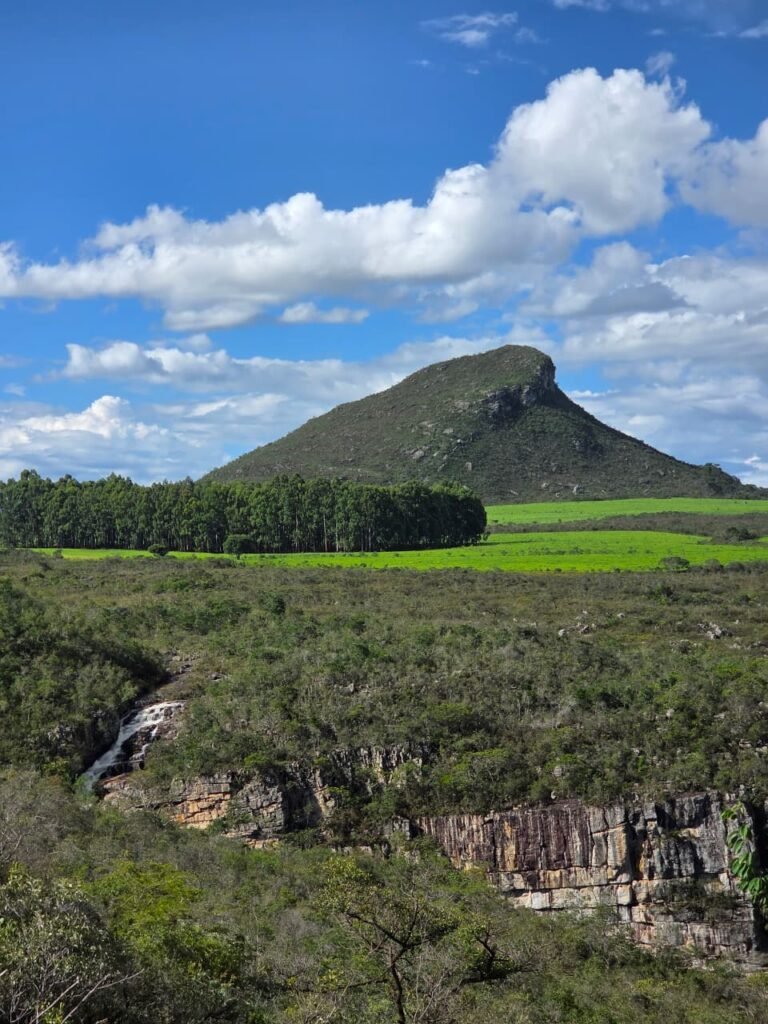 Vista para a cachoeira do Patricio de terreno a venda em Piatã, na Chapada Diamantina - Bahia