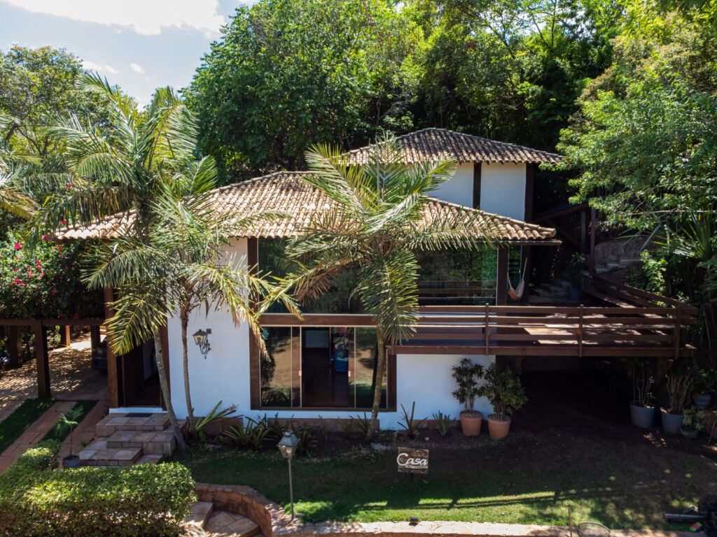 Vista área de casa de luxo com garagem para 6 carros, localizada em Lençóis na Chapada Diamantina, Bahia